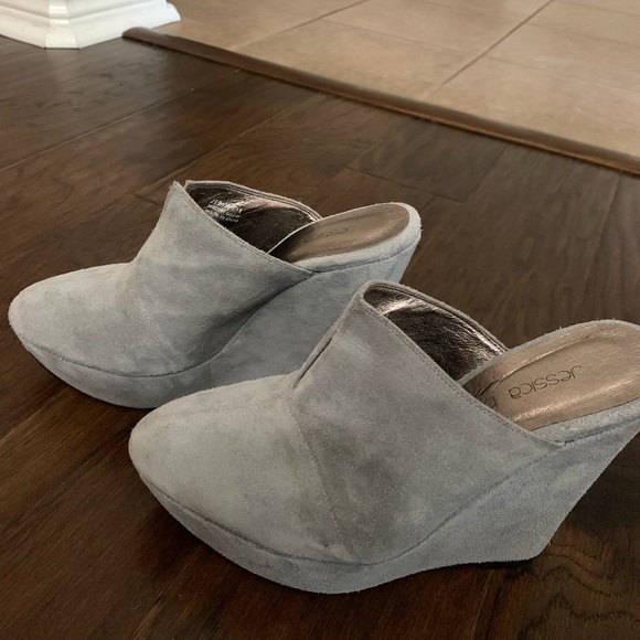 Jessica Bennett light gray suede platform mules. - Picture 12 of 17